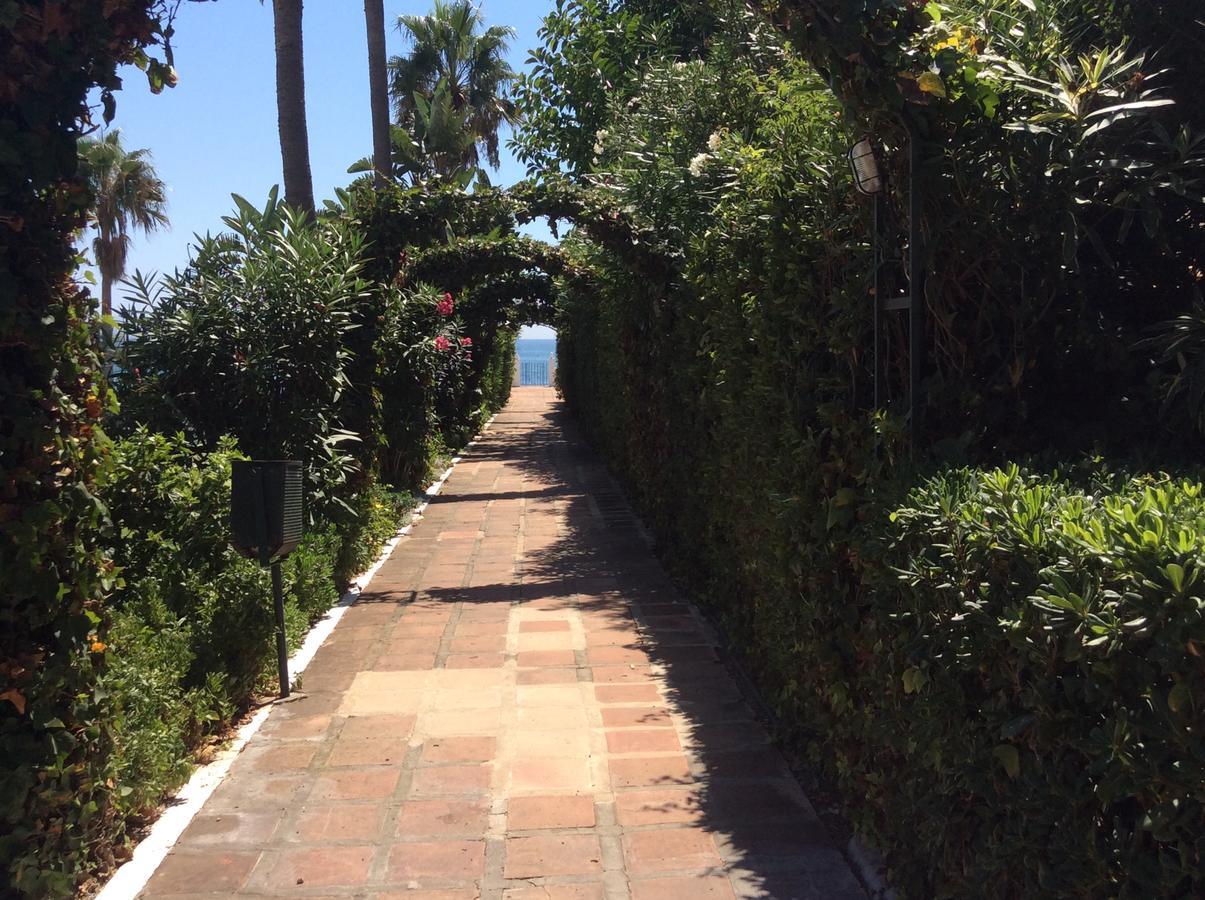 Mansion Alhamar - 2 Bedroom, Frontline Beach, Mountain Views, Full Size Pool, Tennis Courts, Close To Shops, On-Site Bar & Chiringuito Sitio de Calahonda Eksteriør billede